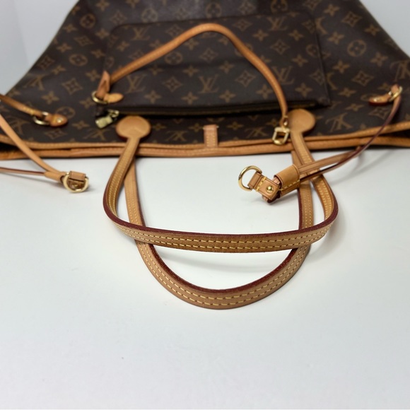 Louis Vuitton Neverfull MM Tote Bag With Pouch - Picture 11 of 16
